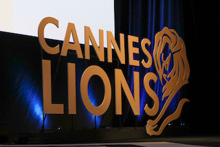 National CineMedia, the US representative to the Cannes Lions International Festival of Creativity, has announced the winners of the 2024 US Young Lions competition. More than 500 teams of young professionals across the advertising, digital, media, creative and public relations industries registered for the competition this year, up 20 percent year over year. There were 333 official competition entries, an increase of 17 percent compared to last year. The five winning teams were named and honored by NCM at the Team USA Winners Announcement event, hosted by Initiative, with all 25 finalist teams in attendance.