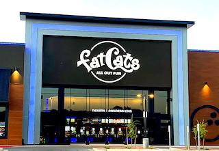 The family entertainment company FatCats has opened a new theatre in Queen Creek, Arizona. The cinema has eight auditoriums and is the company’s ninth location. This newest FatCats had its grand opening April 16.