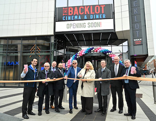 The Backlot Cinema & Diner has officially opened in Houndshill Shopping Centre’s new extension in Lancashire, England. The owners say that multi-screen cinema and diner, a pivotal part of the town’s major regeneration project, will be an experience like no other.