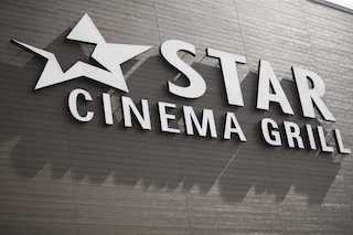 Star Cinema Grill, the leading locally-owned-and-operated cinema chain in Houston, is set to open its tenth location at CityCentre, one of Houston’s most prestigious developments. This milestone marks the 13th dine-in cinema for Culinary Khancepts, renowned for its innovative brands including Hollywood Palms Cinema, Reel Luxury Cinemas, and the well-known Houston staples, Liberty Kitchen, State Fare Kitchen and Bar, and the iconic River Oaks Theatre, slated to open later this year.